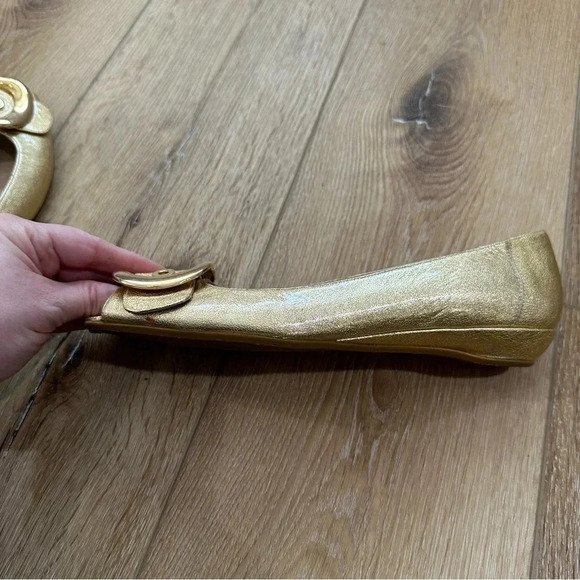 Stuart Weitzman Women's Gold Young Buck Peep Toe Leather Flats Size 7 1/2 GUC - Picture 9 of 12